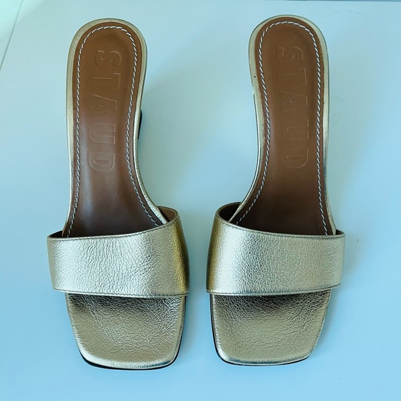 STAUD Billie Wedge sandals in gold - Picture 2 of 9